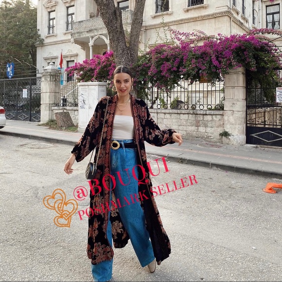 BLOGGERS FAV ZARA FLORAL PRINTED VELVET KIMONO - Picture 7 of 16